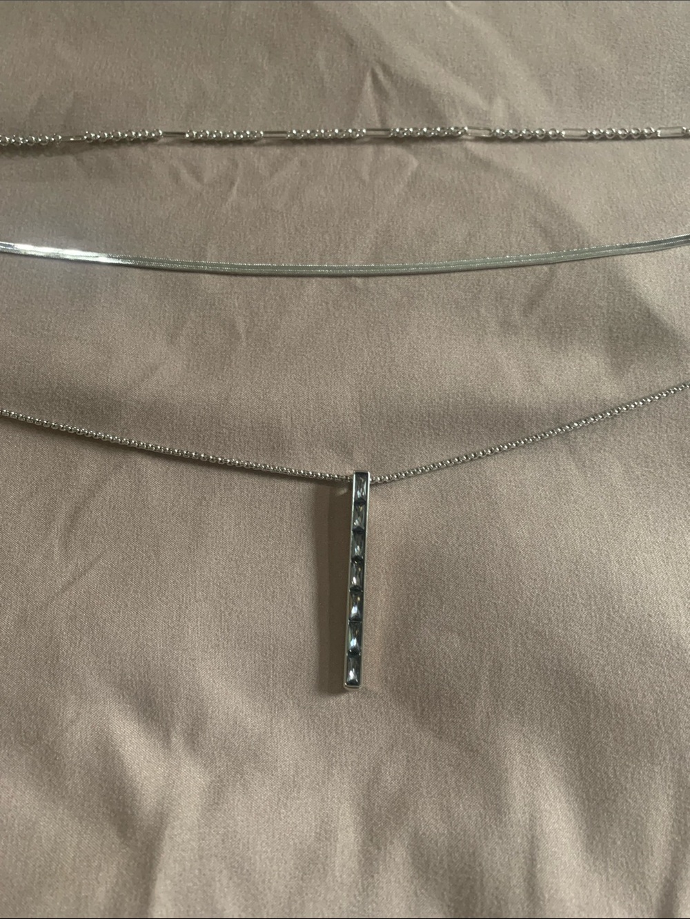 Kendra Scott Silver Vertical Bar Pendant Necklace with 3 chains. 
Beautiful
